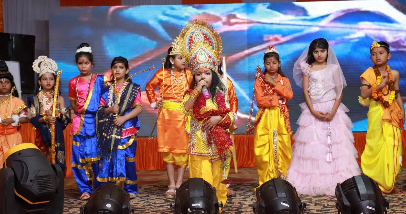 (31 बीडीएन-01)बदायूं क्लब में हुऐ कार्यक्रम भाग लेते बच्चे।संवाद (31 बीडीएन-01)बदायूं क्लब में हुऐ कार्यक्रम भाग लेते बच्चे।संवाद