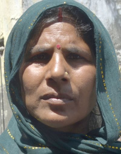(01 बीडीएन-11)तहसील में समाधान दिवस पर फरियादिओं की समस्या सुनते अधिकारी।संवाद