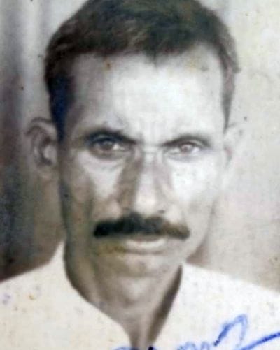 (01 बीडीएन-22)रोते बिलखते मृतक के परिजन।संवाद(ईको ट्रैक्टर की भिड़त में खबर का फोटो) (01 बीडीएन-22)रोते बिलखते मृतक के परिजन।संवाद(ईको ट्रैक्टर की भिड़त में खबर का फोटो)