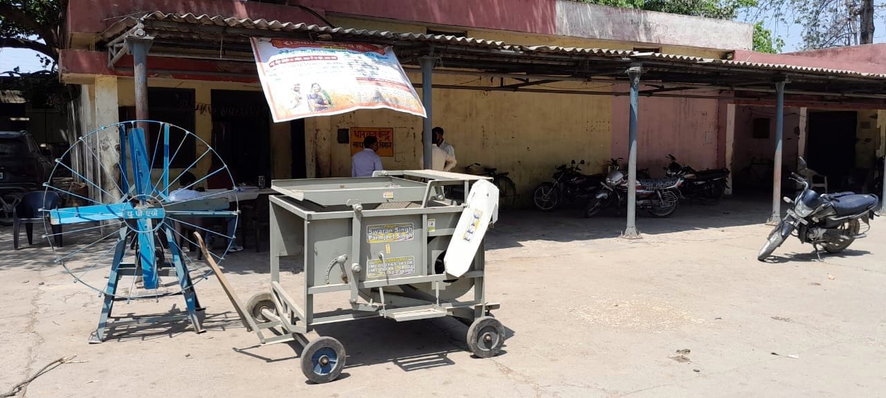 मंडी के गेहूं खरीद केंद्रो पर सन्नाटा मंडी के गेहूं खरीद केंद्रो पर सन्नाटा