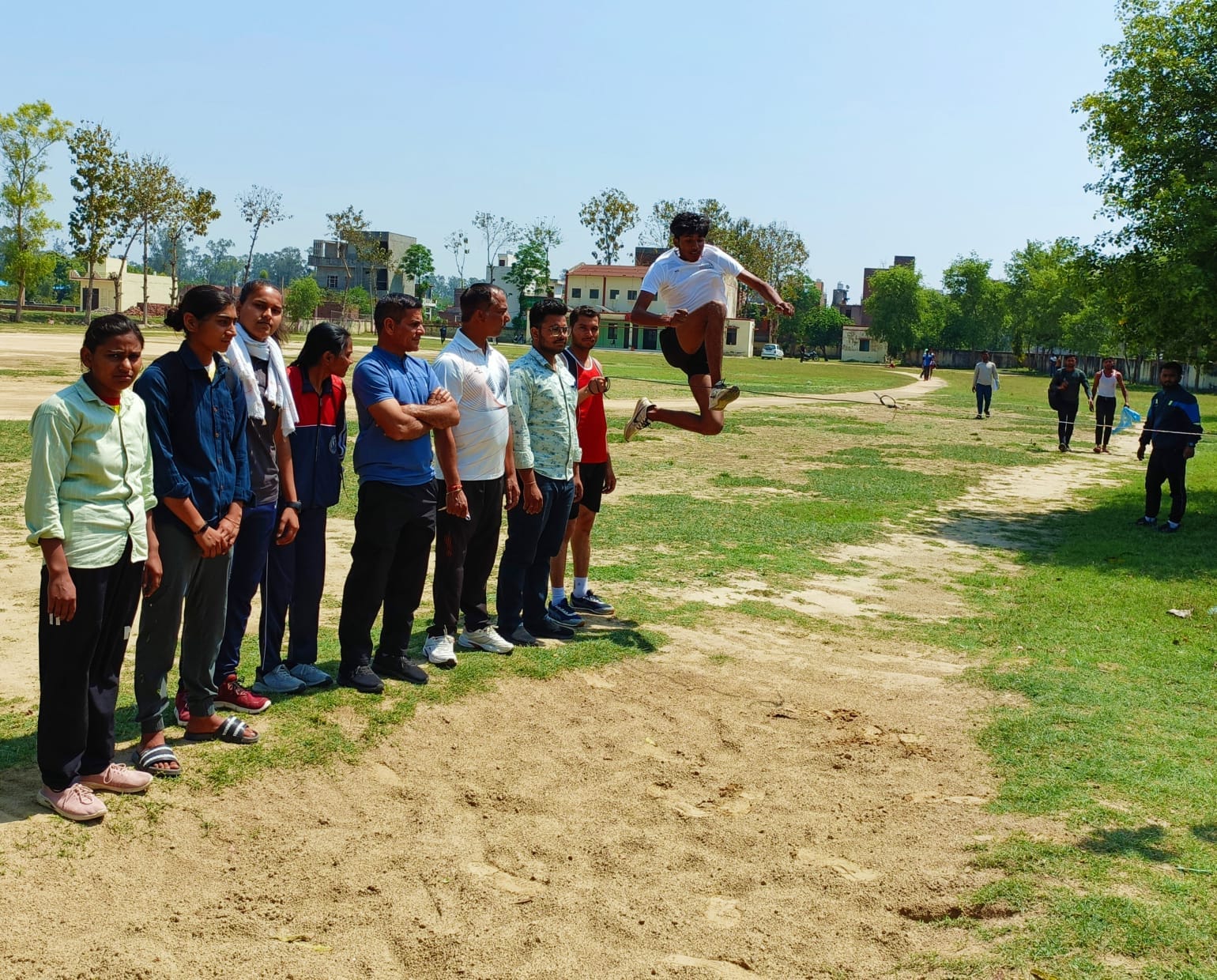 शहीद उधम सिंह स्टेडियम में आयोजित ट्रायल में दौड़ लगाते खिलाड़ी। शहीद उधम सिंह स्टेडियम में आयोजित ट्रायल में दौड़ लगाते खिलाड़ी।