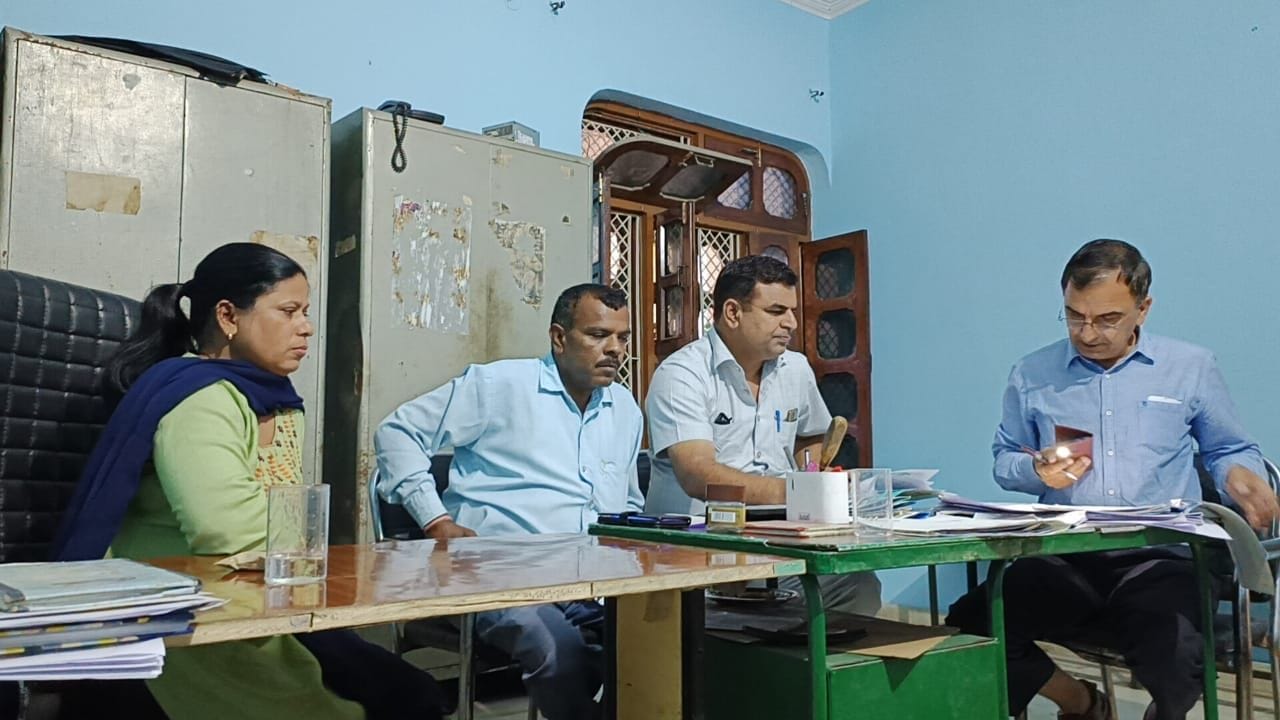 फोटो :37: हरियाणा अनुसूचित जाति वित्त एवं विकास निगम के सोनीपत कार्यालय में छापा मार कार्रवाई क फोटो :37: हरियाणा अनुसूचित जाति वित्त एवं विकास निगम के सोनीपत कार्यालय में छापा मार कार्रवाई क
