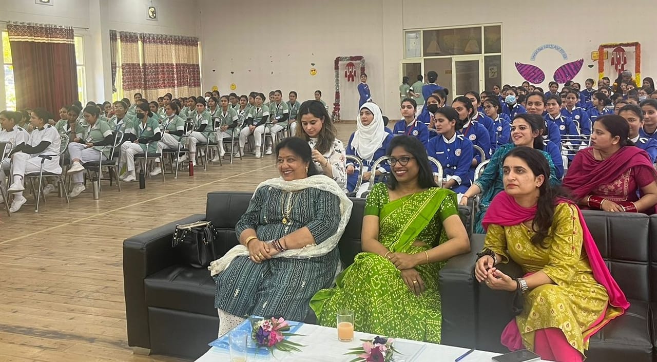 पदमावती कॉलेज आफ नर्सिंग नाहन में विश्व स्वास्थ्य दिवस पर आयोजित कार्यक्रम के शुभारंभ अवसर पर म पदमावती कॉलेज आफ नर्सिंग नाहन में विश्व स्वास्थ्य दिवस पर आयोजित कार्यक्रम के शुभारंभ अवसर पर म