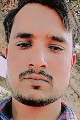 शाहजहांपुर में राजकीय मेडिकल कॉलेज में लोगों को समझाती पुलिस। संवाद शाहजहांपुर में राजकीय मेडिकल कॉलेज में लोगों को समझाती पुलिस। संवाद