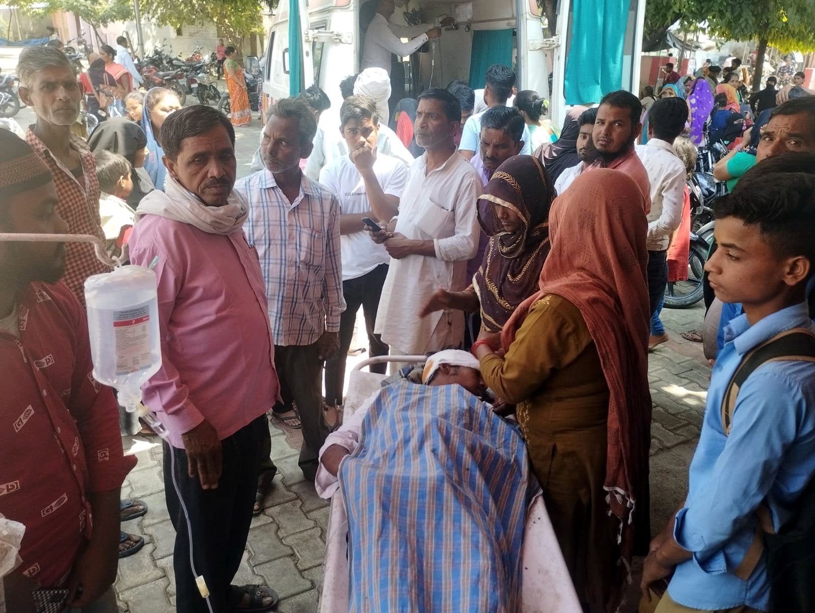 अस्पताल में भर्ती घायल तौसीफ