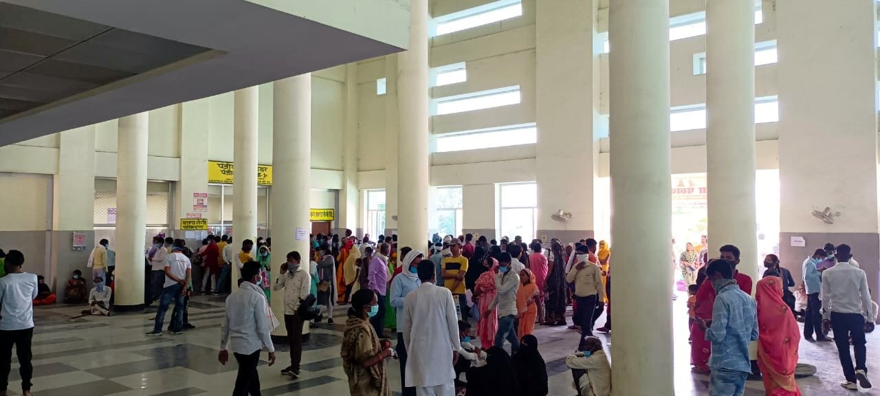 चिल्ड्रेन वार्ड में भर्ती बच्चे चिल्ड्रेन वार्ड में भर्ती बच्चे