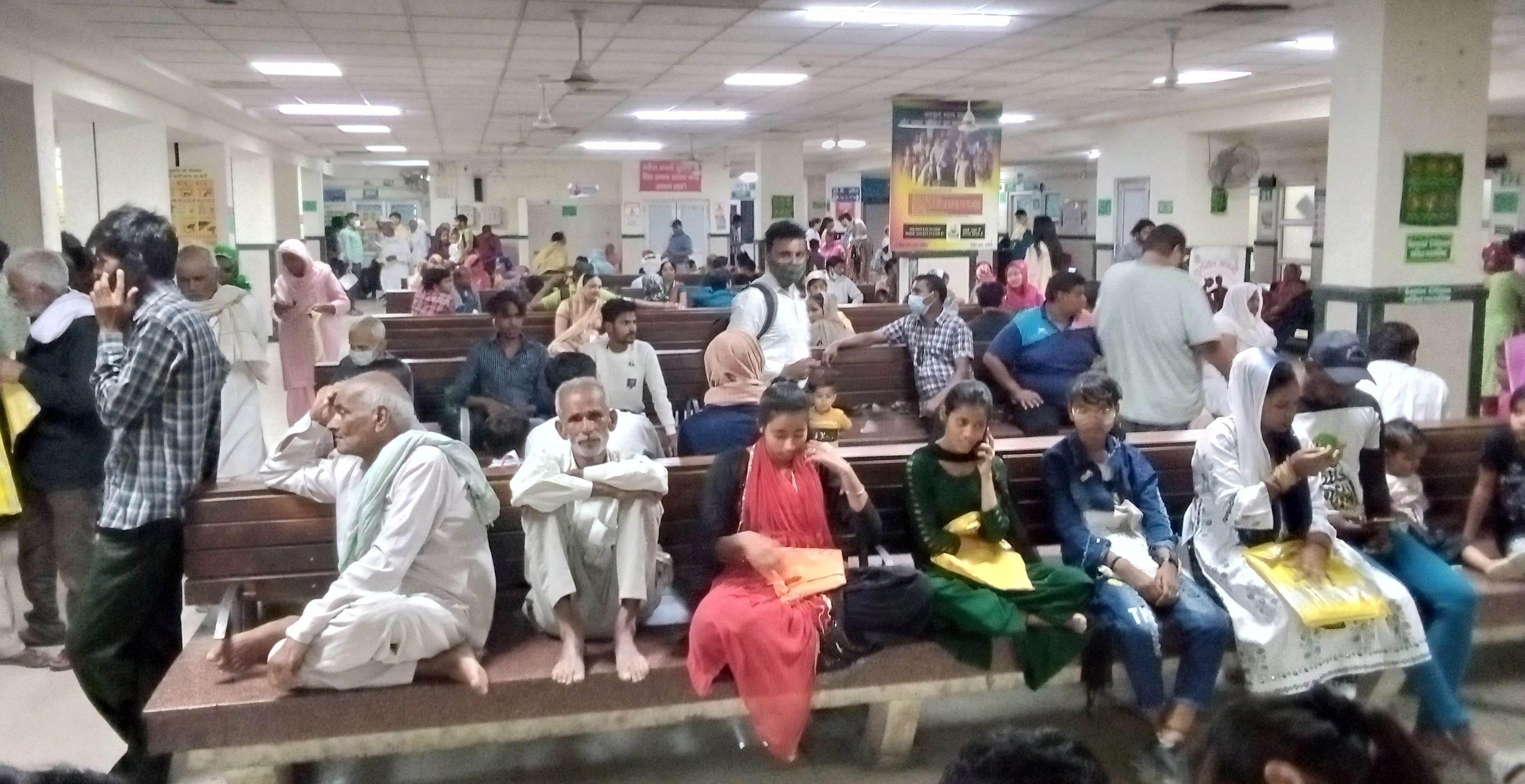 फोटो :39: सोनीपत के कच्चे क्वार्टर बाजार में बिना मास्क लगाए खरीदारी करने आए लोग। फोटो :39: सोनीपत के कच्चे क्वार्टर बाजार में बिना मास्क लगाए खरीदारी करने आए लोग।