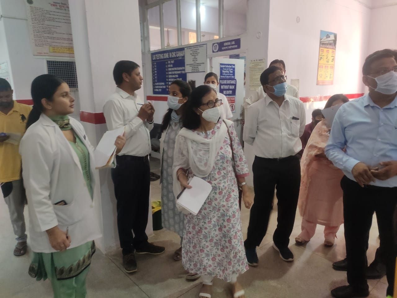 फोटो 42- सामुदायिक स्वास्थ्य केंद्र का निरीक्षण करती नेशनल क्वालिटी इंश्योरेंस स्टैंर्ड्स की टी फोटो 42- सामुदायिक स्वास्थ्य केंद्र का निरीक्षण करती नेशनल क्वालिटी इंश्योरेंस स्टैंर्ड्स की टी