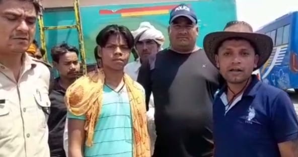 पूर्णागिरि धाम में दर्शन के लिए जाते श्रद्धालु। संवाद पूर्णागिरि धाम में दर्शन के लिए जाते श्रद्धालु। संवाद