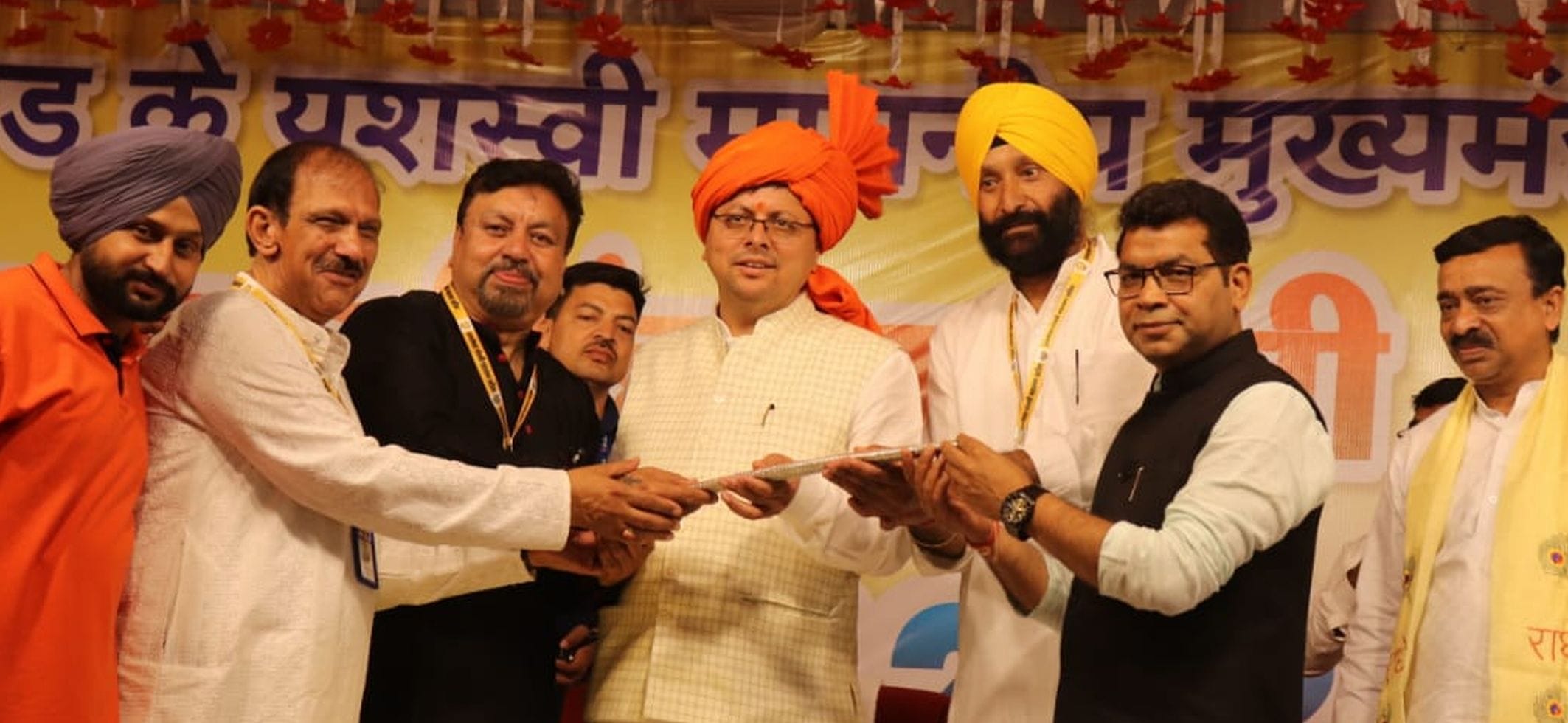 खटीमा में पंजाबी महासभा की ओर से नोजगे स्कूल में आयोजित वैशाखी मेले में बोलते सीएम पुष्कर सिंह 