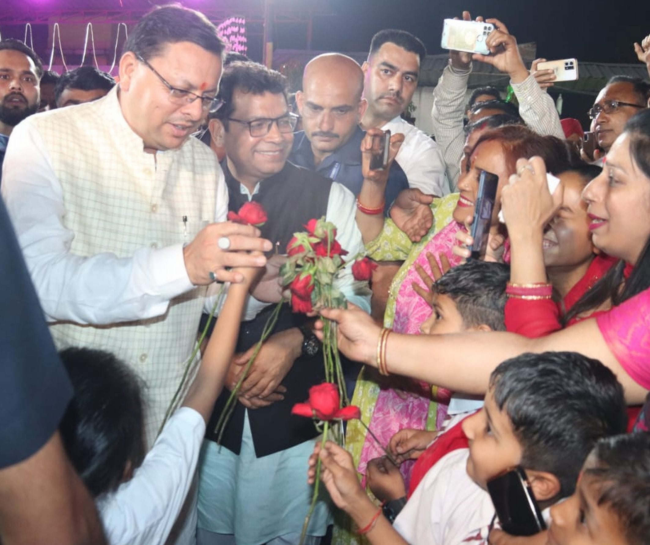 खटीमा में पंजाबी महासभा की ओर से नोजगे स्कूल में आयोजित वैशाखी मेले में बोलते सीएम पुष्कर सिंह 