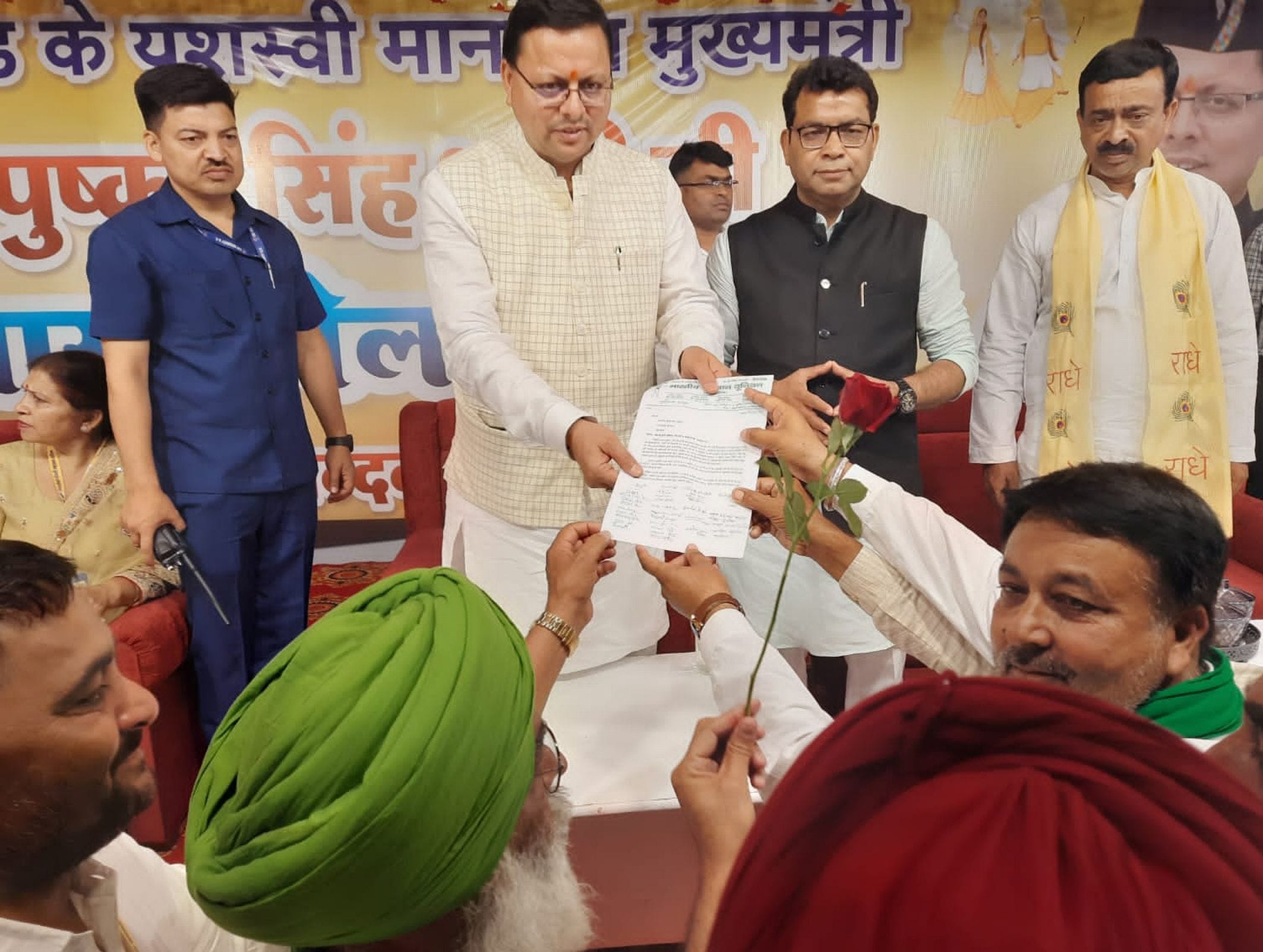 खटीमा में पंजाबी महासभा की ओर से नोजगे स्कूल में आयोजित वैशाखी मेले में बोलते सीएम पुष्कर सिंह 