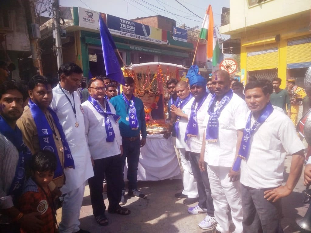 नागल के कोटा में निकाली गई शोभायात्रा में शामिल झांकी