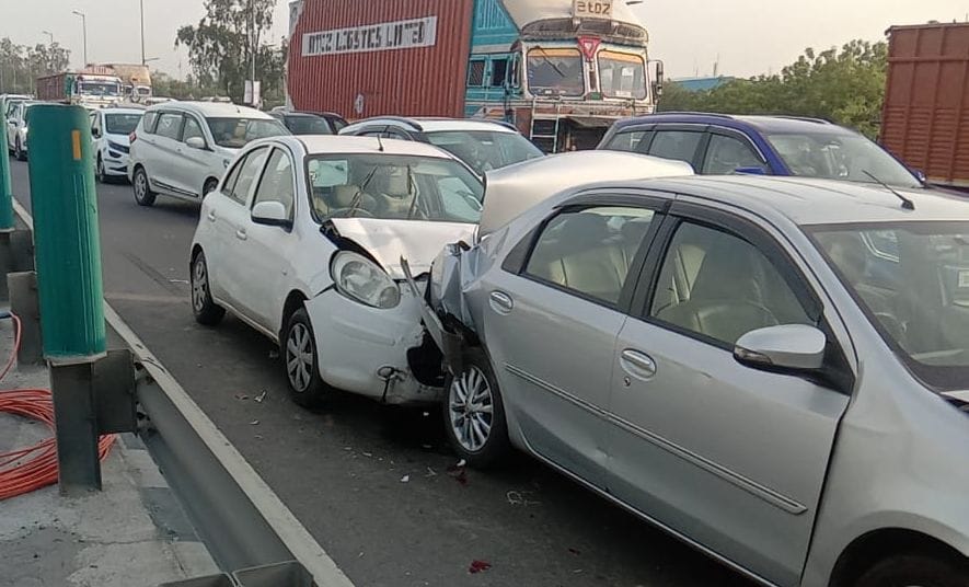 फोटो 50- राष्ट्रीय राजमार्ग-44 पर भिड़ी कारें। संवाद फोटो 50- राष्ट्रीय राजमार्ग-44 पर भिड़ी कारें। संवाद