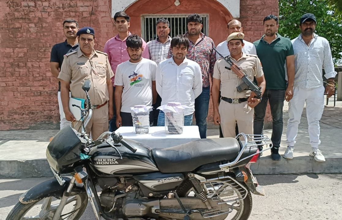 फोटो :18: खरखौदा के गांव छिन्नौली में युवक पर जानलेवा हमला करने के मामले में गिरफ्तार आरोपी सीआ फोटो :18: खरखौदा के गांव छिन्नौली में युवक पर जानलेवा हमला करने के मामले में गिरफ्तार आरोपी सीआ