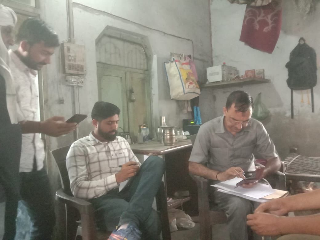 फोटो 34- गांव बरोणा में ईंट भट्ठे पर मिले प्रतिबंधित ईंधन को लेकर कार्रवाई करती मुख्यमंत्री उड़न