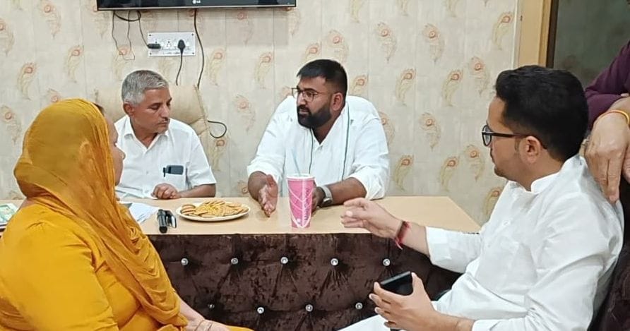 फोटो 30: इनेलो कार्यालय में पत्रकारवार्ता करते इनेलो नेता अर्जुन चौटाला। संवाद फोटो 30: इनेलो कार्यालय में पत्रकारवार्ता करते इनेलो नेता अर्जुन चौटाला। संवाद