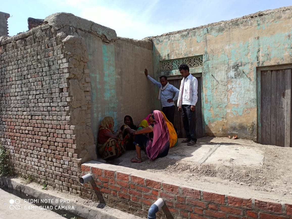शाहजहांपुर में पोस्टमार्टम हाउस पर रोती भाग्यवती की बेटी नन्हीं देवी। संवाद शाहजहांपुर में पोस्टमार्टम हाउस पर रोती भाग्यवती की बेटी नन्हीं देवी। संवाद