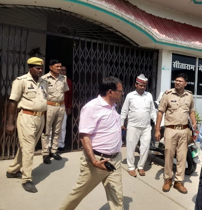 बभनान में अल्ट्रासाउंड सेंटर की जांच करते उप जिलाधिकारी गुलाबचंद। बभनान में अल्ट्रासाउंड सेंटर की जांच करते उप जिलाधिकारी गुलाबचंद।