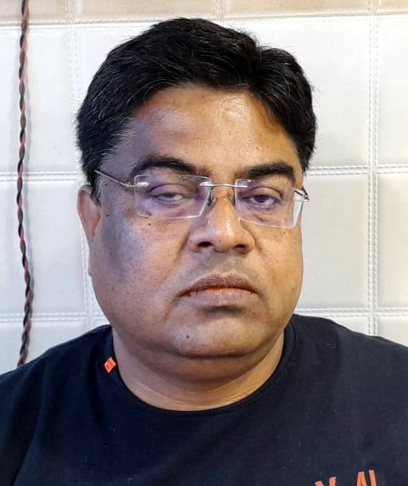 बर्तन खरीदते लोग बर्तन खरीदते लोग