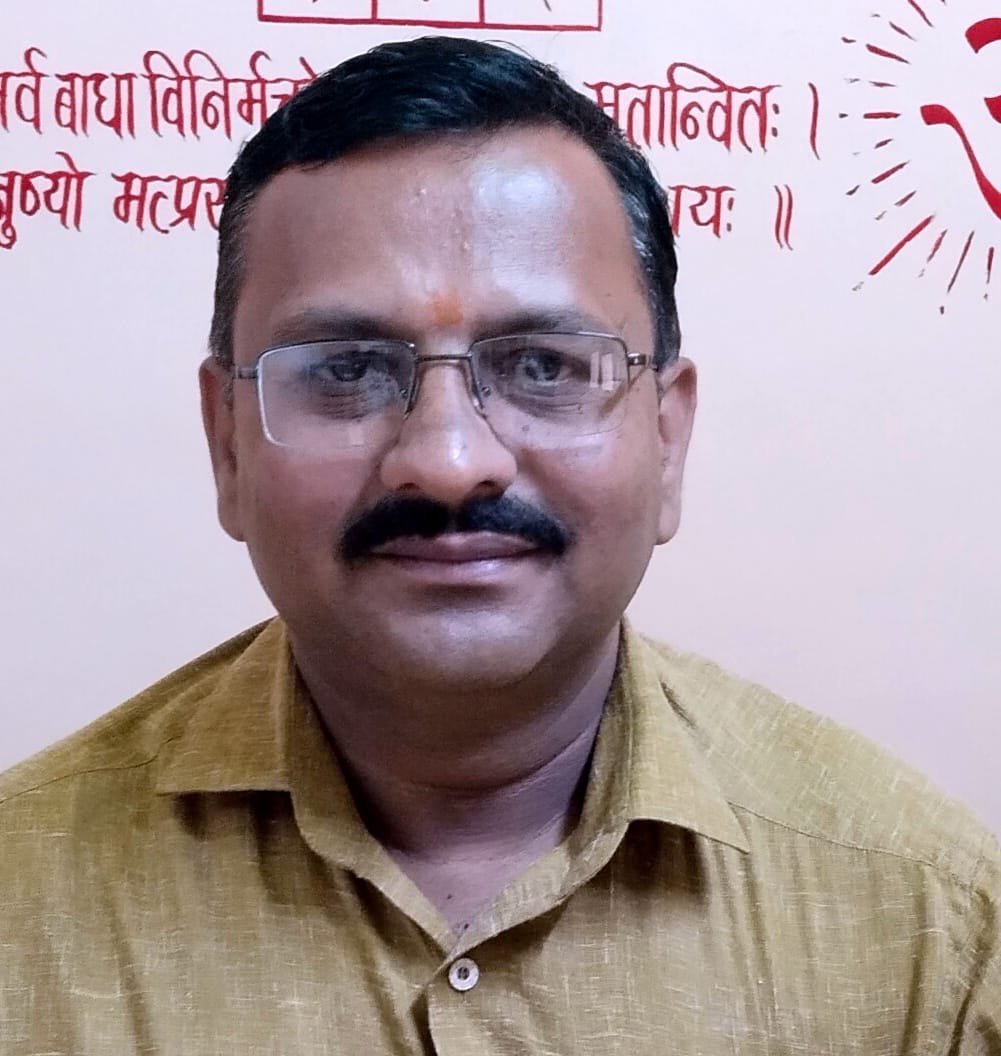 बर्तन खरीदते लोग बर्तन खरीदते लोग