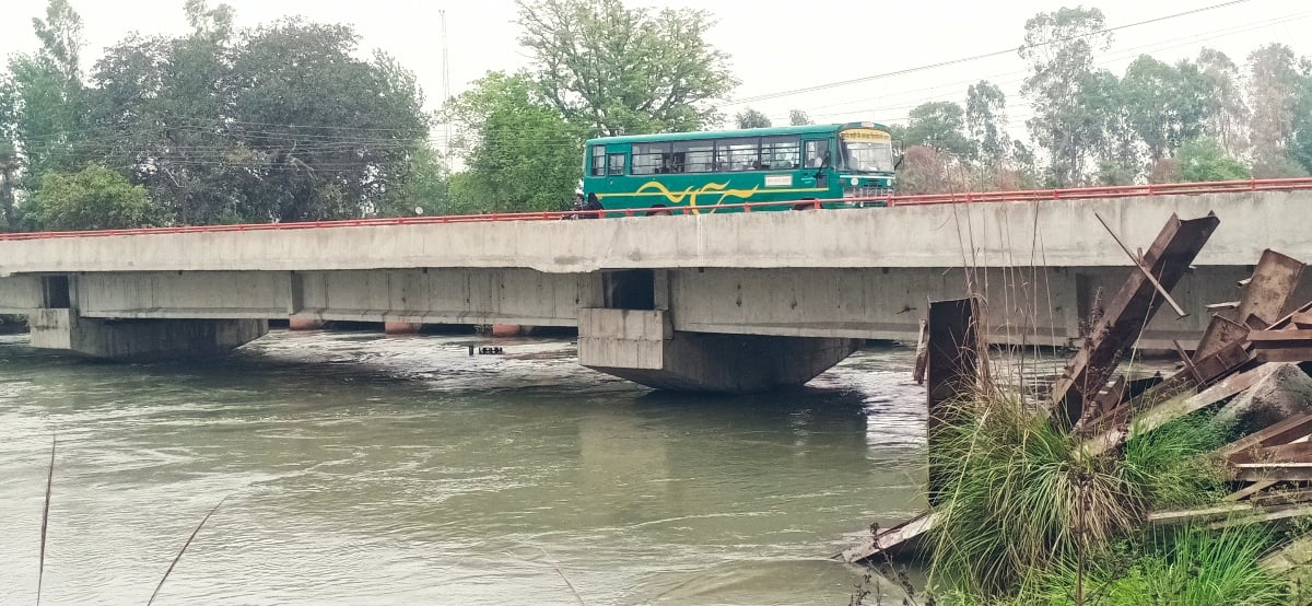 भोपा के गंग नहर पुल मे आई दरार।
