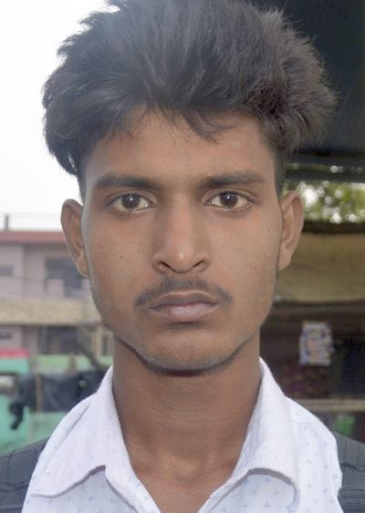 02बीडीएन12-रोडवेज बस अड्डे पर बस के इंतजार में बैठे यात्री। संवाद 02बीडीएन12-रोडवेज बस अड्डे पर बस के इंतजार में बैठे यात्री। संवाद