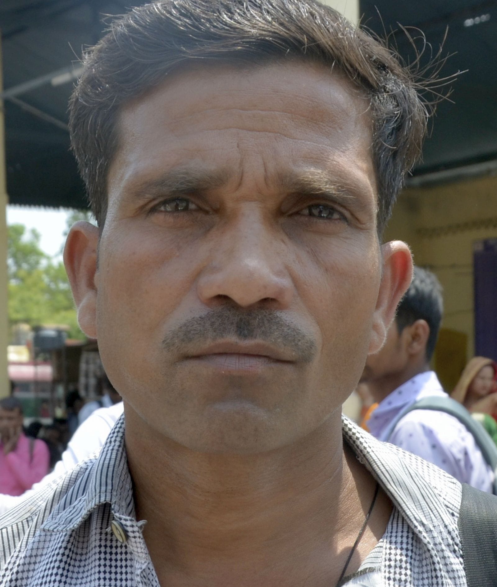 03बीडीएन15-रोडवेस बस में सीट पाने को जद्दोजहद करते यात्री।संवाद