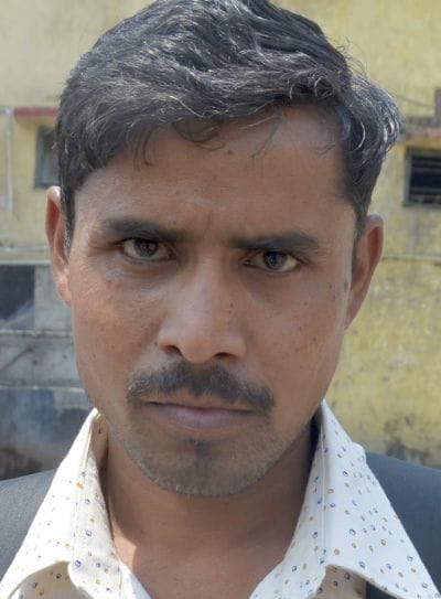 03बीडीएन15-रोडवेस बस में सीट पाने को जद्दोजहद करते यात्री।संवाद