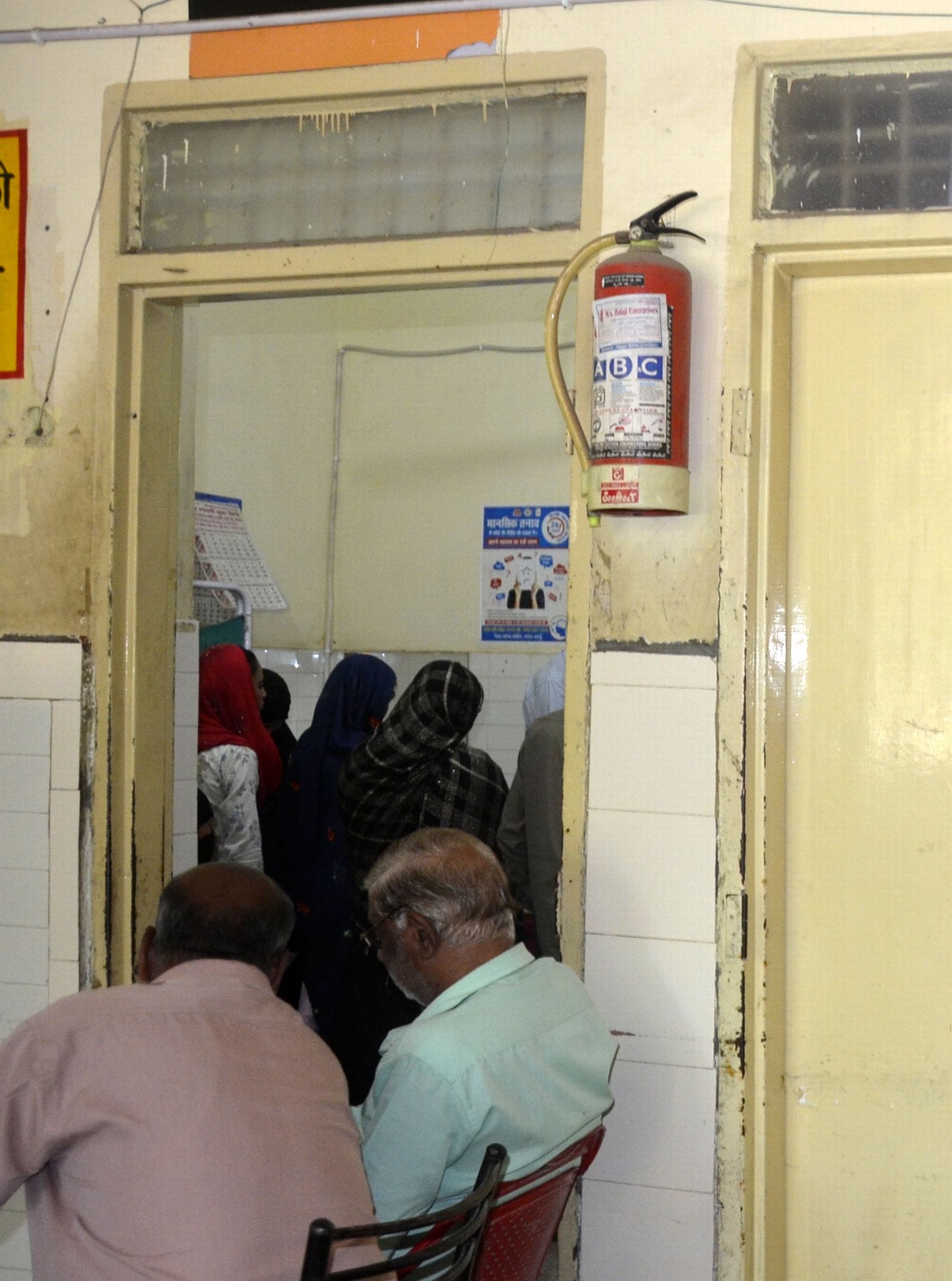 05बीडीएन24-जिला अस्पताल की ओपीडी में खाली पड़ा    डॉक्टर का कक्ष। संवाद