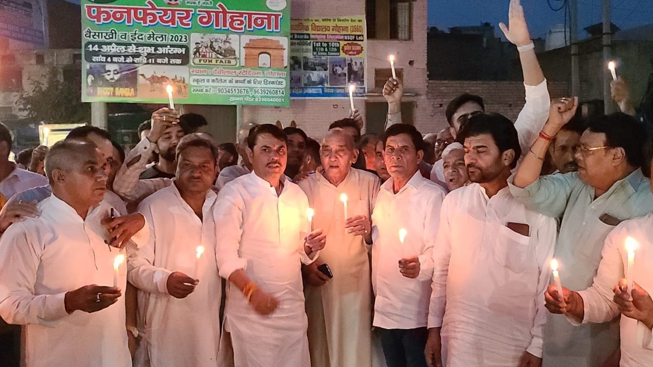 फोटो 36-कैंडल मार्च के दौरान विधायक जगबीर मलिक, इंदूराज नरवाल व अन्य। संवाद फोटो 36-कैंडल मार्च के दौरान विधायक जगबीर मलिक, इंदूराज नरवाल व अन्य। संवाद
