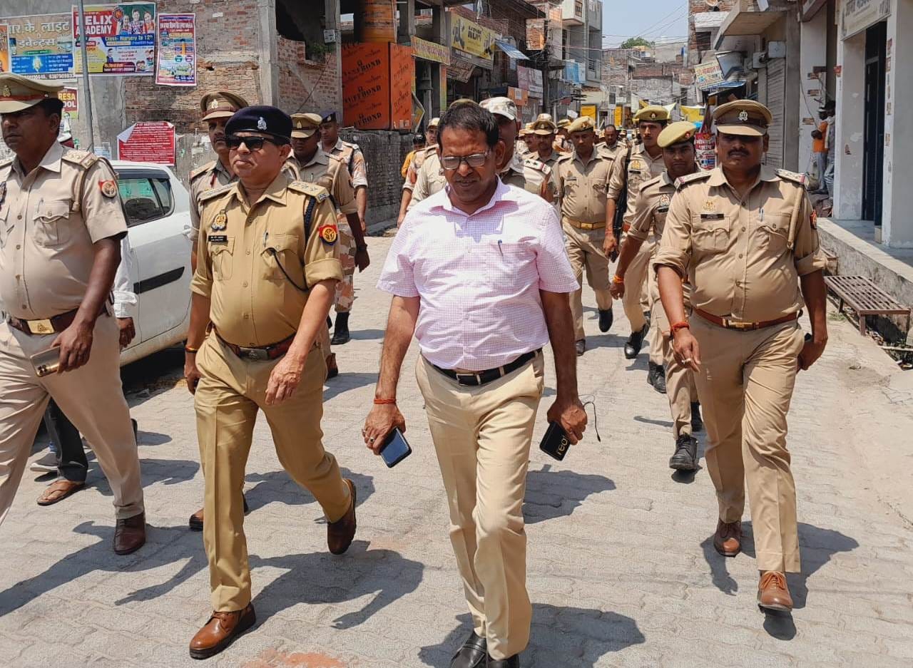 नगर निकाय चुनाव को सकुशल एवं शांतिपूर्ण सम्पन्न कराने के लिए आईटीवीपी के जावानों ने किया पैदल म नगर निकाय चुनाव को सकुशल एवं शांतिपूर्ण सम्पन्न कराने के लिए आईटीवीपी के जावानों ने किया पैदल म