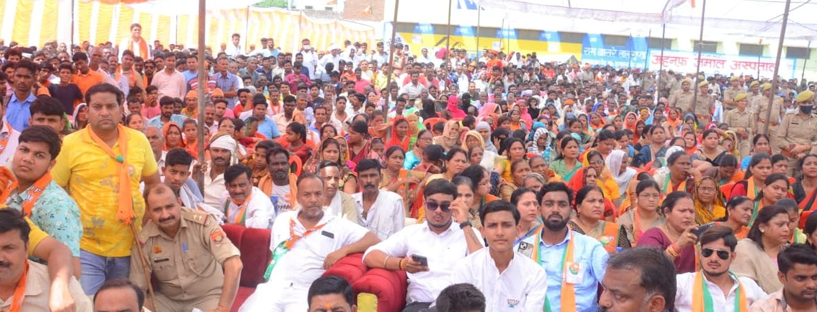 08-बीडीएन-11-दातागंज में जनसभा के दौरान बोलते डिप्टी सीएम केशव प्रसाद मौर्य। संवाद