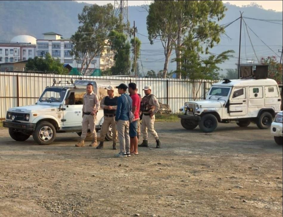एनआईटी हॉस्टल में खाना खाते छात्र। एनआईटी हॉस्टल में खाना खाते छात्र।