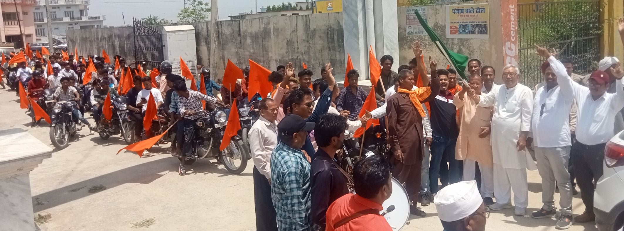 काशीपुर के एमपी चौक स्थित महाराणा प्रताप प्रतिमा की पूजा-अर्चना करते क्षत्रिय महासभा के सदस्य। काशीपुर के एमपी चौक स्थित महाराणा प्रताप प्रतिमा की पूजा-अर्चना करते क्षत्रिय महासभा के सदस्य।