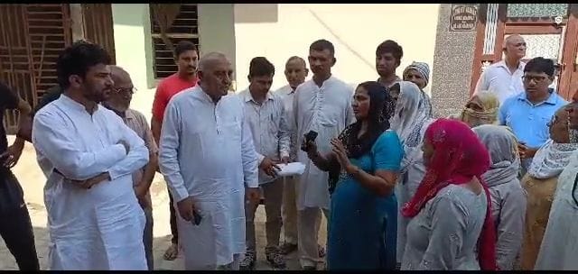 फोटो :25: गोहाना में पत्रकारों से बातचीत करते उप मुख्यमंत्री दुष्यंत चौटाला व अन्य। फोटो :25: गोहाना में पत्रकारों से बातचीत करते उप मुख्यमंत्री दुष्यंत चौटाला व अन्य।