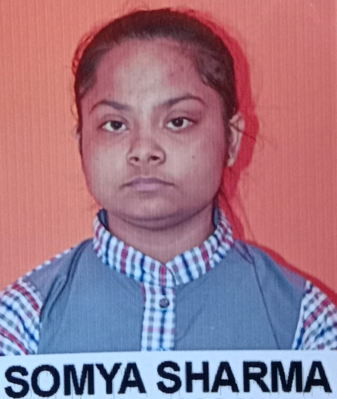 गिरिपार क्षेत्र के भजौन में टूटी वर्षाशालिका के बाहर सड़क किनारे बस का इंतजार करते मुसाफिर। गिरिपार क्षेत्र के भजौन में टूटी वर्षाशालिका के बाहर सड़क किनारे बस का इंतजार करते मुसाफिर।