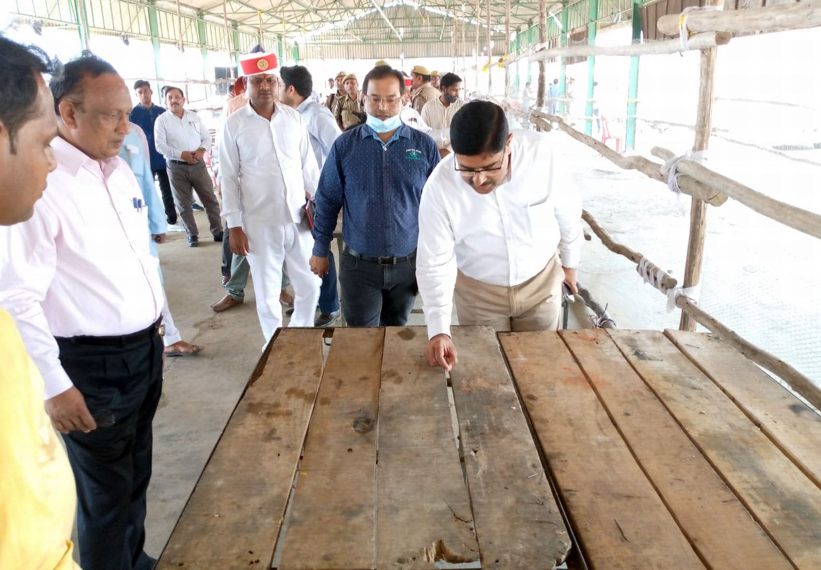 12बीडीएन41-मंडी समिति में मतगणना स्थल का निरीक्षण करते डीएम व एसएसपी। संवाद 12बीडीएन41-मंडी समिति में मतगणना स्थल का निरीक्षण करते डीएम व एसएसपी। संवाद