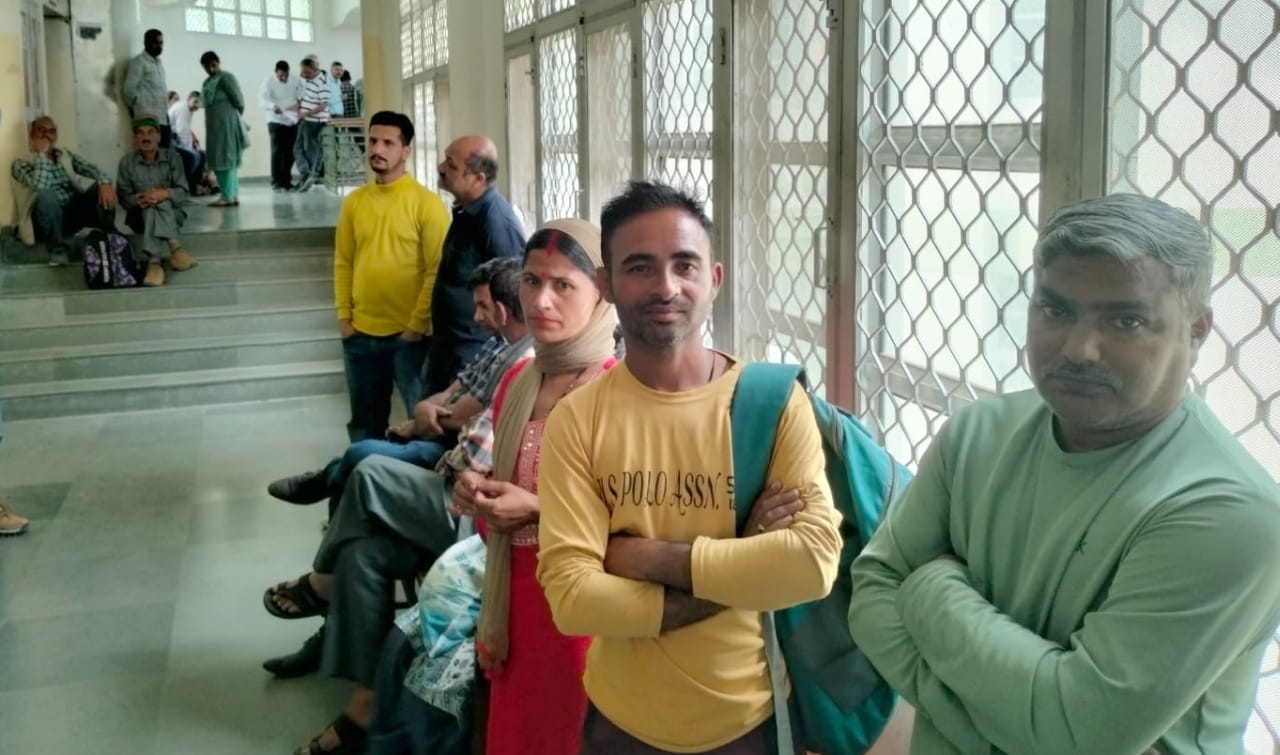 जिला न्यायालय नाहन में लोक अदालत में मामलों का निपटारा करते जिला एवं सत्र न्यायाधीश आरके चौधरी। जिला न्यायालय नाहन में लोक अदालत में मामलों का निपटारा करते जिला एवं सत्र न्यायाधीश आरके चौधरी।