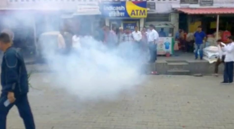 कर्नाटका में कांग्रेस की जीत पर नाहन के गुन्नूघाट में जश्न के दौरान लड्डू बांटते नेता व कार्यकर कर्नाटका में कांग्रेस की जीत पर नाहन के गुन्नूघाट में जश्न के दौरान लड्डू बांटते नेता व कार्यकर