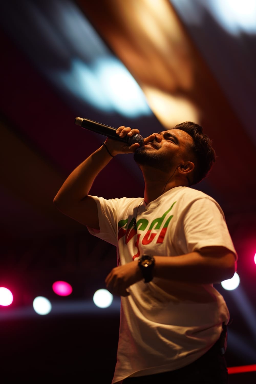 एबीईएस इंजीनियरिंग कॉलेज में सांस्कृतिक फेस्ट जनेरो में हिस्सा लेते छात्र एवं कलाकार। एबीईएस इंजीनियरिंग कॉलेज में सांस्कृतिक फेस्ट जनेरो में हिस्सा लेते छात्र एवं कलाकार।