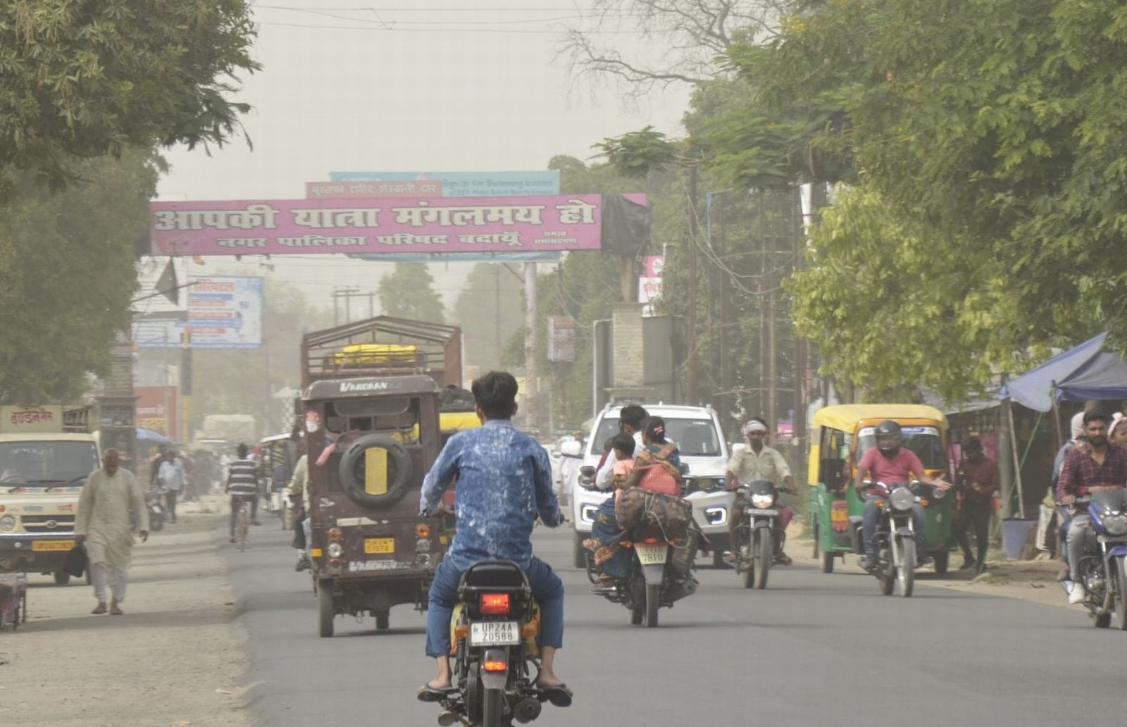 डायरिया से पीड़ित बच्चों को अस्पताल में लाए उनके परिजन। संवाद