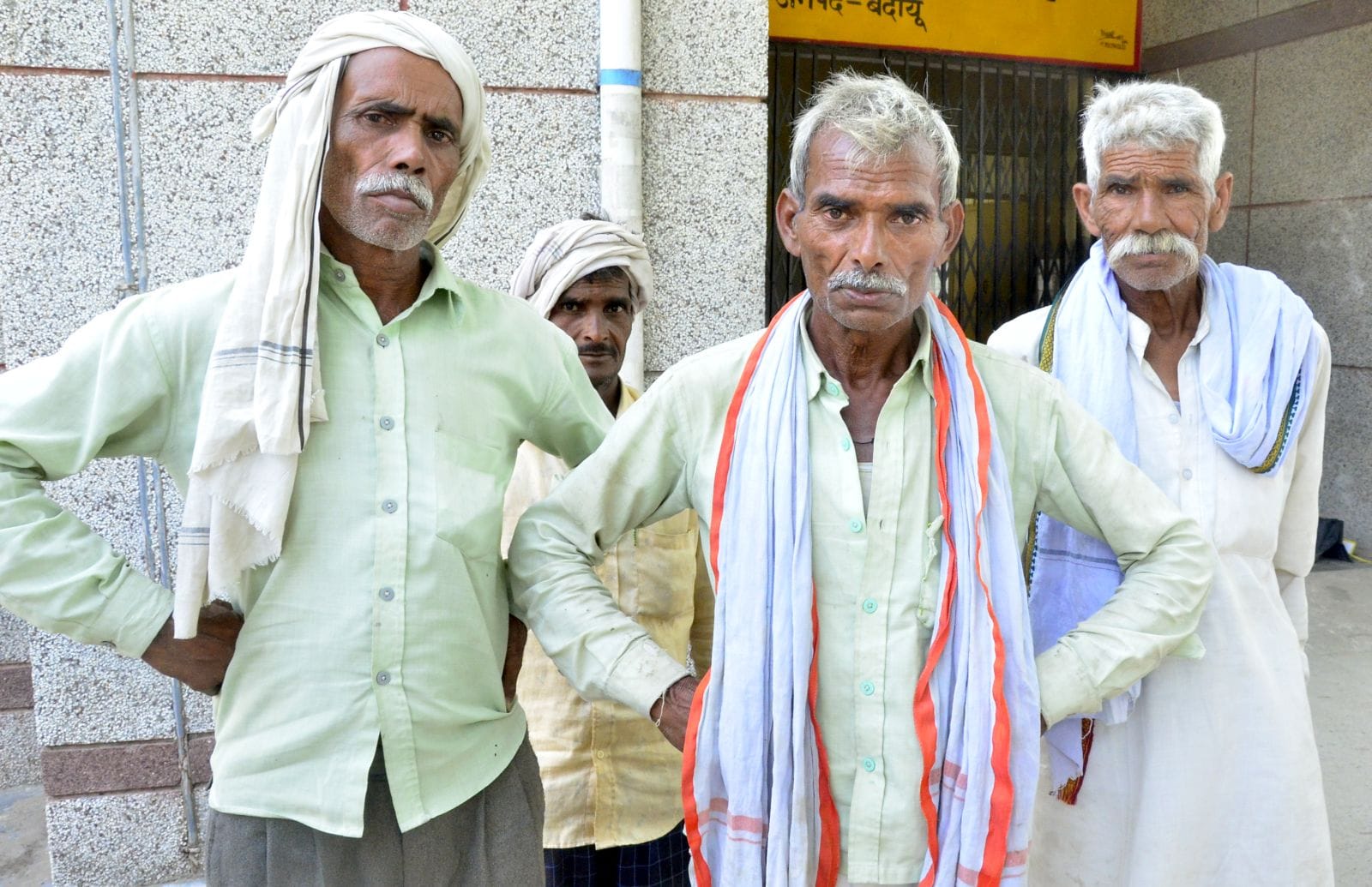 घटना स्थल पर जांच करती पुलिस। संवाद