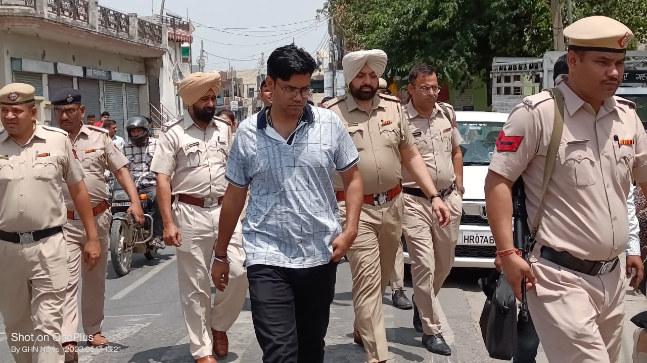पिपली। गांव उमरी में अजय उर्फ लेफ्टी के घर रेड के बाद लौटती एनआईए टीम। पिपली। गांव उमरी में अजय उर्फ लेफ्टी के घर रेड के बाद लौटती एनआईए टीम।