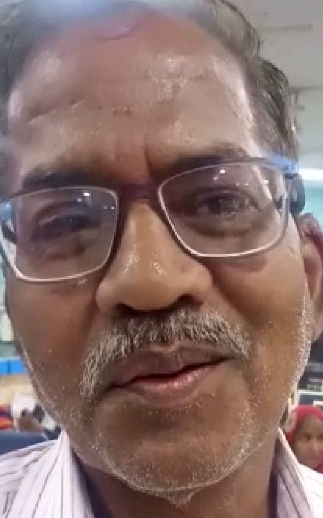 टॉउनहॉल स्थित एसबीआई में लगी ग्राहकों की भीड़।संवाद