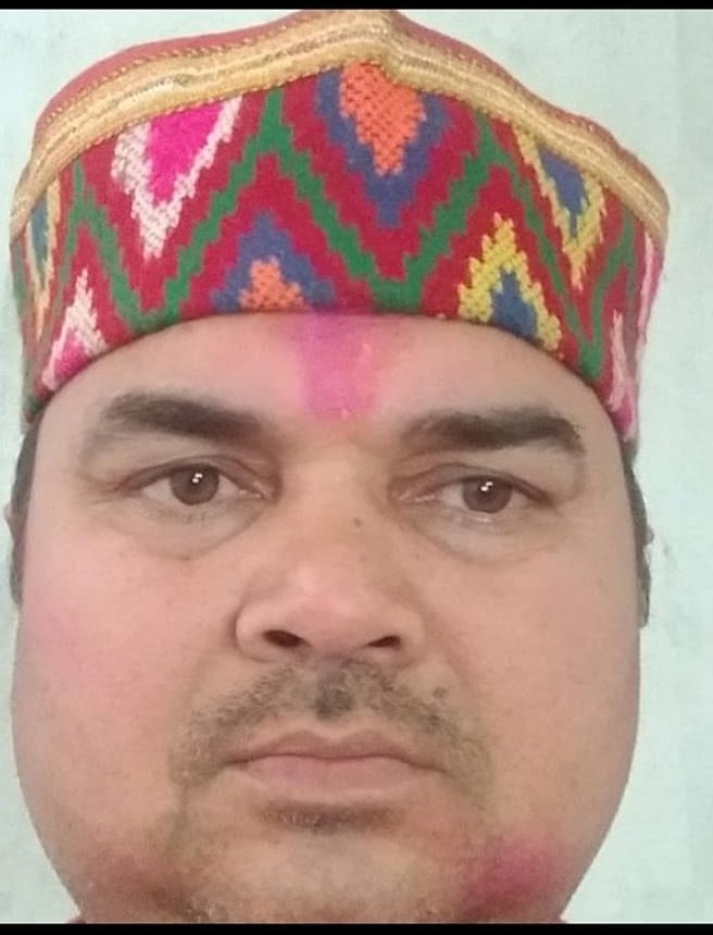ृसपुर देवसरा थाने वाराणसी लखनऊ राजमार्ग पूरा गांव में सड़क हादसे में क्षतिग्रस्त कार। संवाद