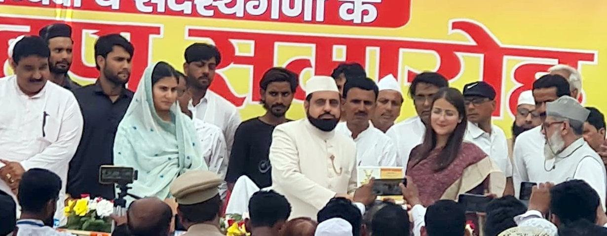 गढीपुख़्ता  सर्व हितकारी कन्या इंटर कालेज  में आयोजित शपथ ग्रहण समारोह में नवनिर्वाचित चेयरमैन 