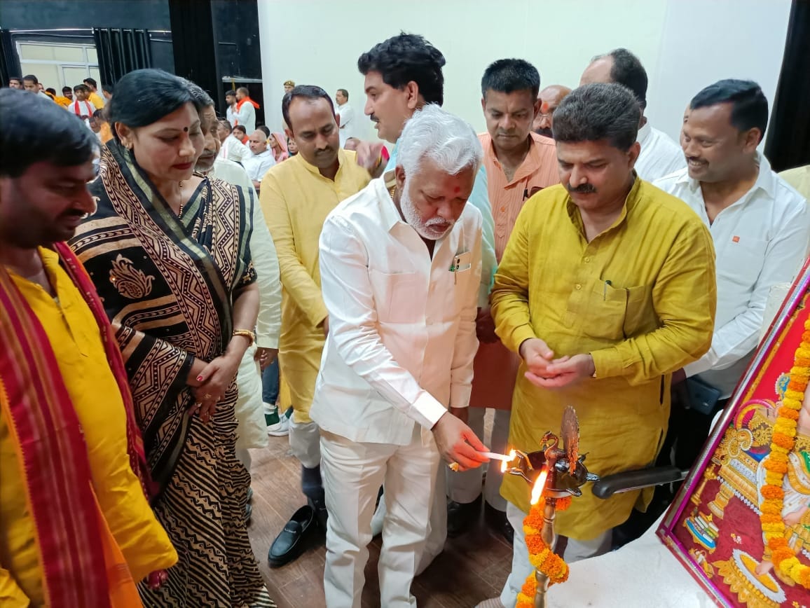 नगर पंचायत कप्तानगंज के सदस्यो ने ली शपथ। नगर पंचायत कप्तानगंज के सदस्यो ने ली शपथ।