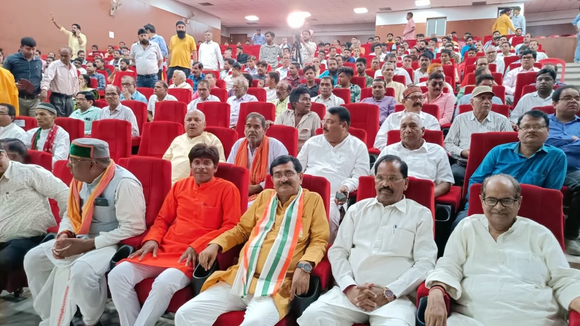 नगर पंचायत कप्तानगंज के सदस्यो ने ली शपथ। नगर पंचायत कप्तानगंज के सदस्यो ने ली शपथ।