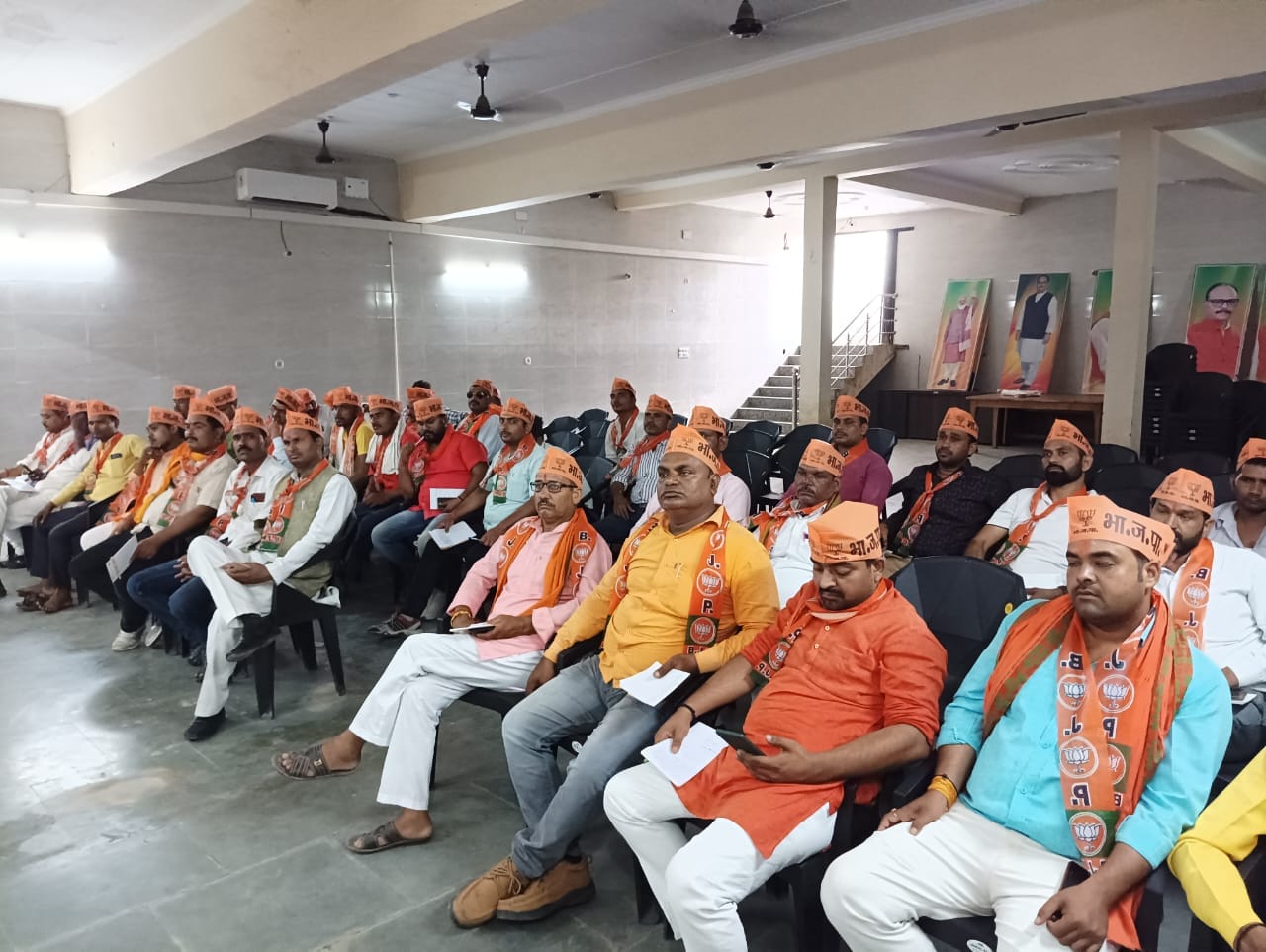 भाजपा कार्यालय में किसान मोर्चा की जिला कार्य समिति की बैठक को संबोधित करते क्षेत्रीय अध्यक्ष ग भाजपा कार्यालय में किसान मोर्चा की जिला कार्य समिति की बैठक को संबोधित करते क्षेत्रीय अध्यक्ष ग